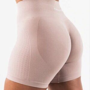 Alphalete Contour Ultra-High Rise Short - Porcelain